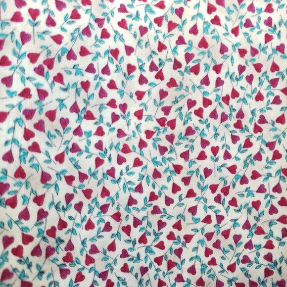 Apple Life Heart Floral Feminine Scrub Top - Picture 5 of 10